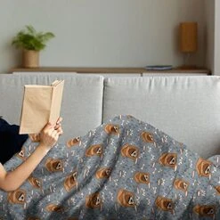 Lunarable Dog Bone Throw Blanket, Puppy Sleeping In Doghouse Pattern With Paw Printsnd Food Bowl Illustration, Flannel Fleece Accent Piece Soft Couch Cover For Adults, 50" X 70", Multicolor -Dog Supplies Store 51lYwgLGFbS